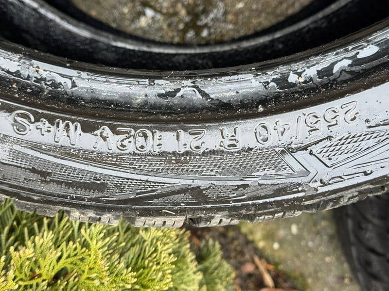 Vredestein 255/40 R20 Zimska