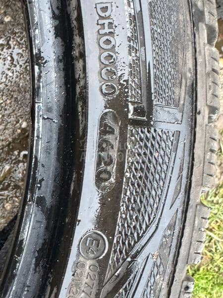 Vredestein 255/40 R20 Zimska