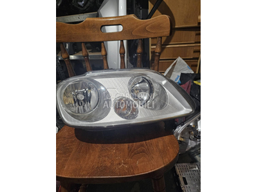 Desni far za Volkswagen Caddy, Touran od 2004. do 2011. god.