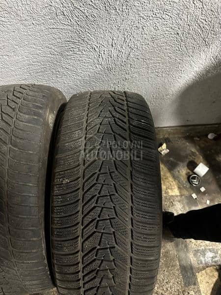 Hankook 255/45 R19 Zimska