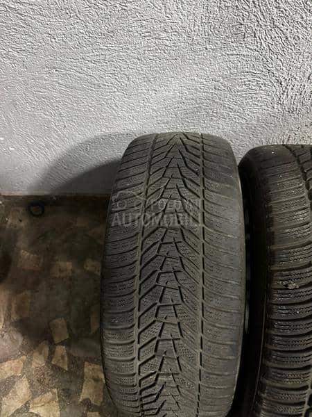 Hankook 255/45 R19 Zimska