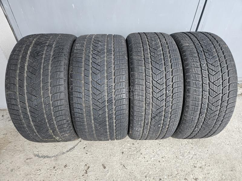 Pirelli 305/35 R21 Zimska