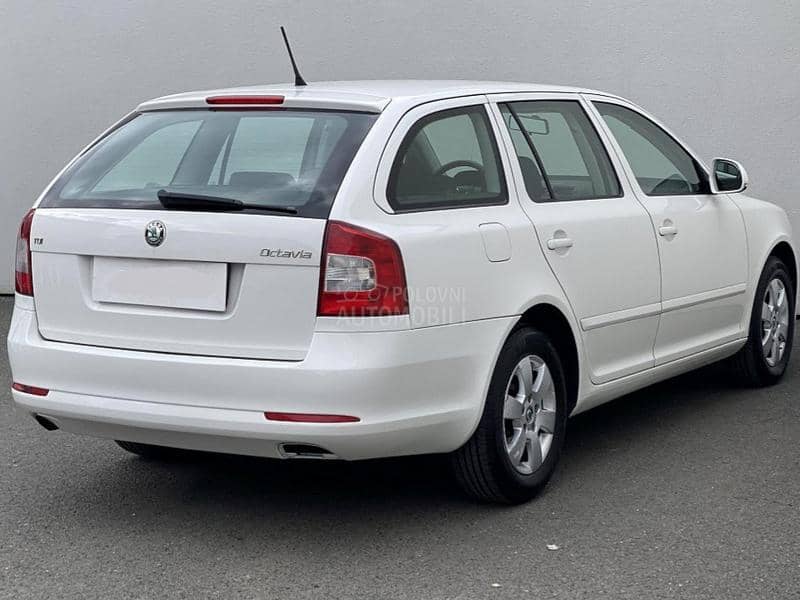 Škoda Octavia II -  kompletan auto u delovima