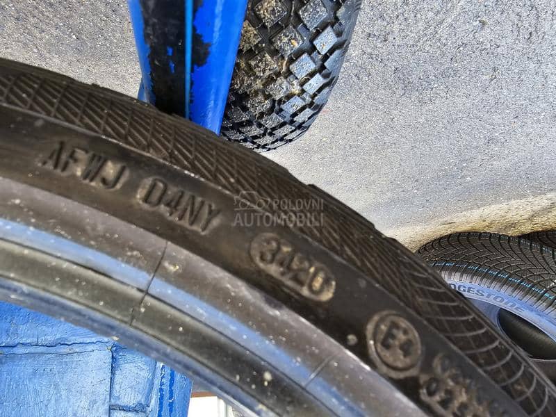 Continental 215/40 R18 Zimska