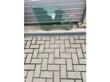 Prednje desno staklo u vratima za Audi Q5 od 2008. do 2016. god.