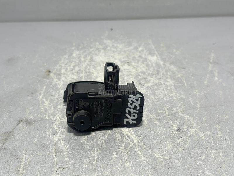 MOTORIC POKLOPCA REZERVOARA