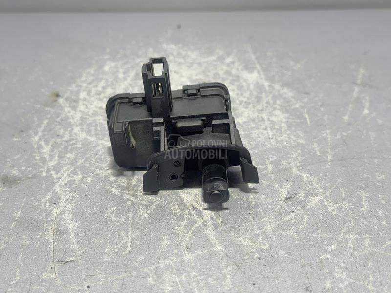 MOTORIC POKLOPCA REZERVOARA