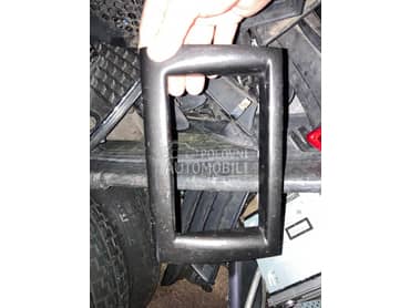 blenda za radio iz nadgradnje za Lancia Delta od 2007. do 2014. god.