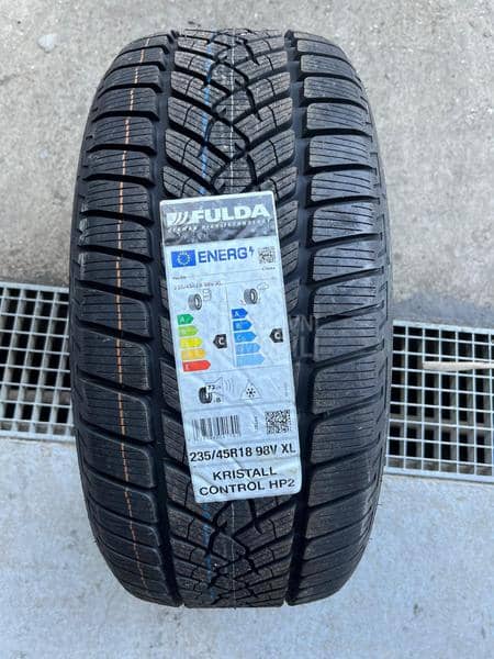 Fulda 235/45 R18 Zimska