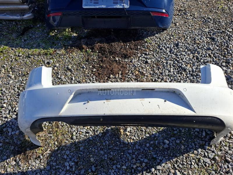 zadnji branik karavan