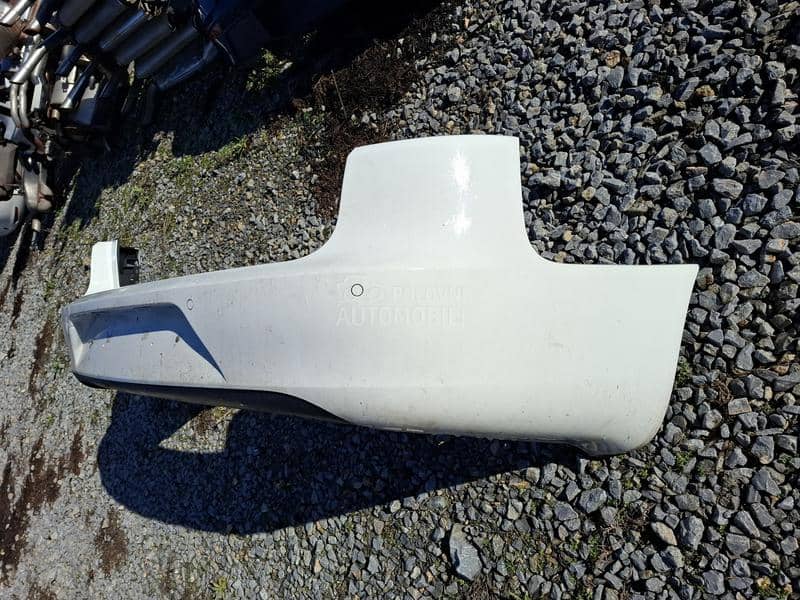 zadnji branik karavan