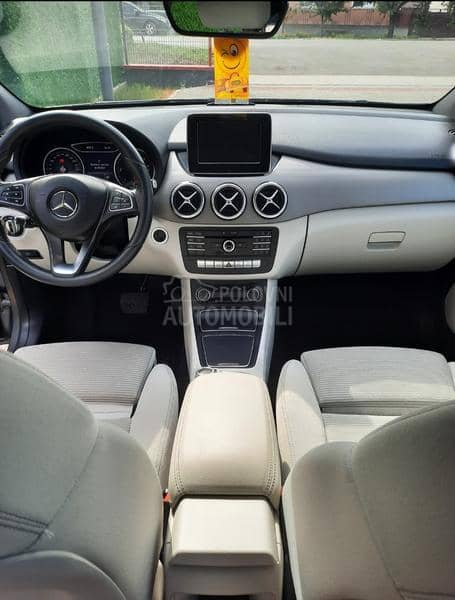 Mercedes Benz B 180 