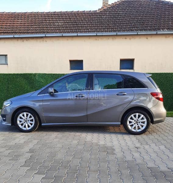 Mercedes Benz B 180 