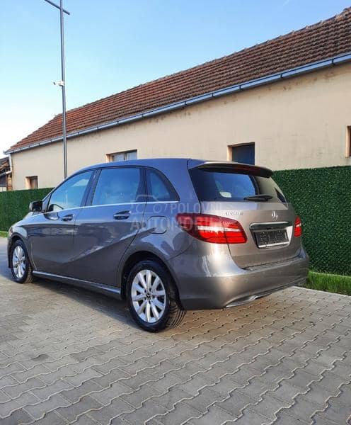 Mercedes Benz B 180 