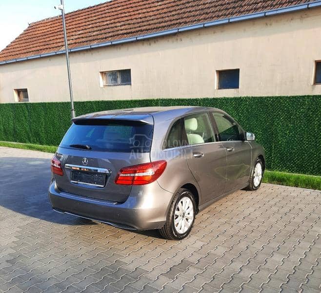 Mercedes Benz B 180 