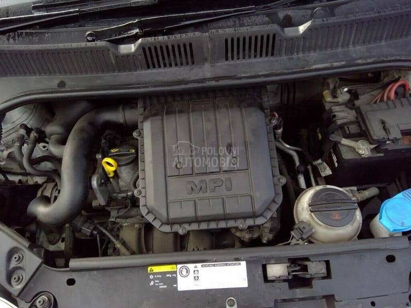 Volkswagen up! 2014. god. -  kompletan auto u delovima