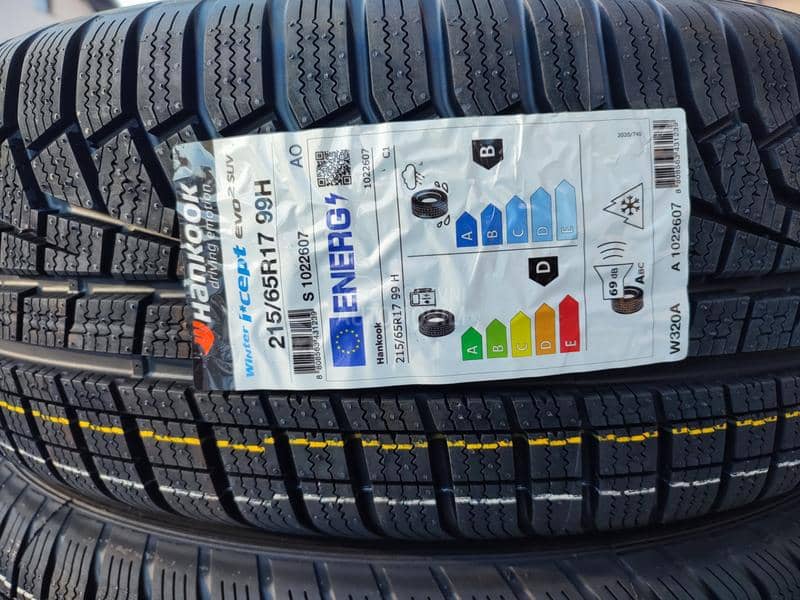 Hankook 215/65 R17 Zimska