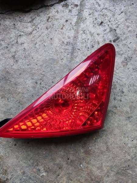 Desna lampa na vratima