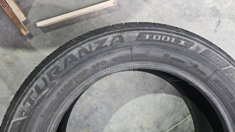 Bridgestone 225/55 R17 Letnja