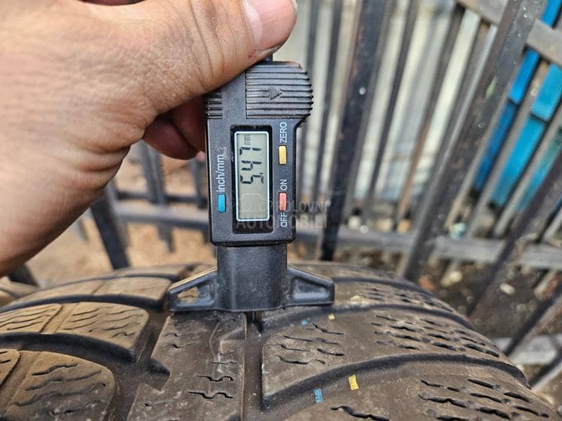 Kumho 235/60 R16 Zimska