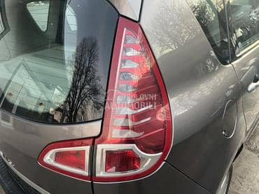 Stop svetlo desno za Renault Scenic od 2009. do 2012. god.