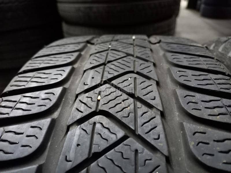 Pirelli 205/40 R17 Zimska