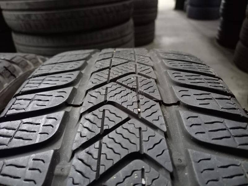 Pirelli 205/40 R17 Zimska