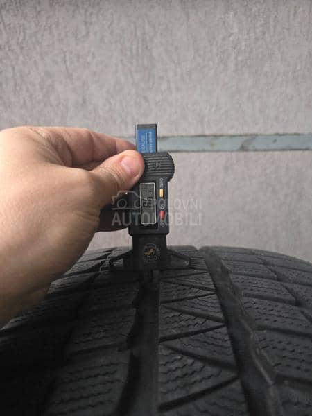 Falken 275/35 R21 Zimska