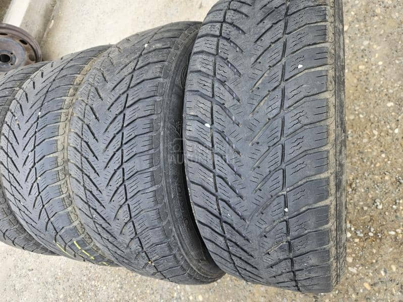 Goodyear 235/55 R17 Zimska