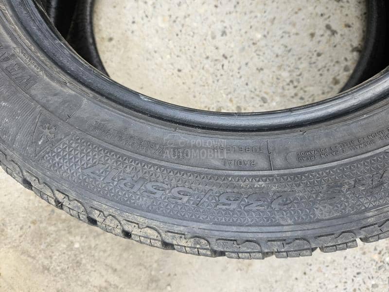 Goodyear 235/55 R17 Zimska