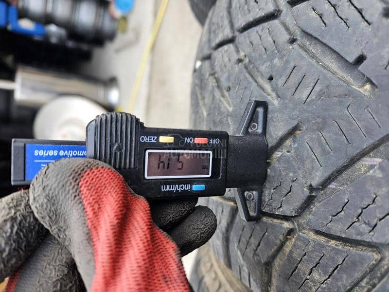 Goodyear 235/55 R17 Zimska