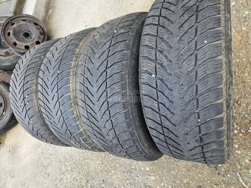 Goodyear 235/55 R17 Zimska