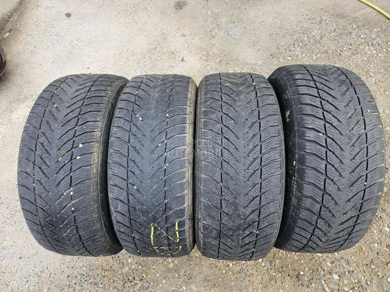 Goodyear 235/55 R17 Zimska