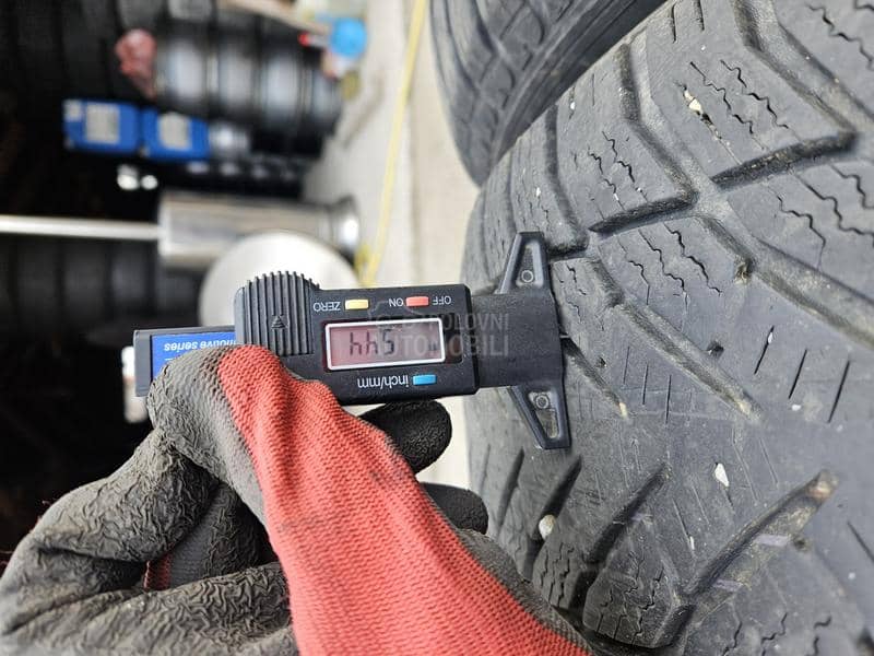 Goodyear 235/55 R17 Zimska