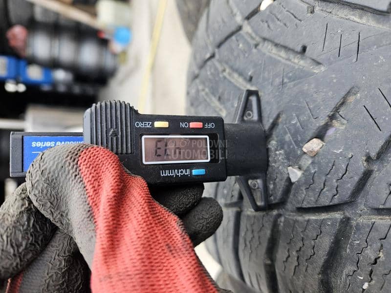 Goodyear 235/55 R17 Zimska