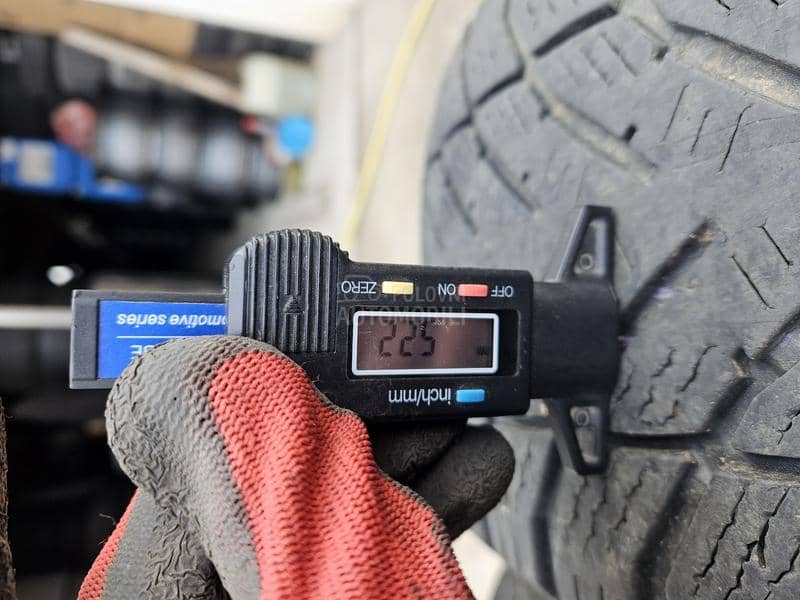 Goodyear 235/55 R17 Zimska