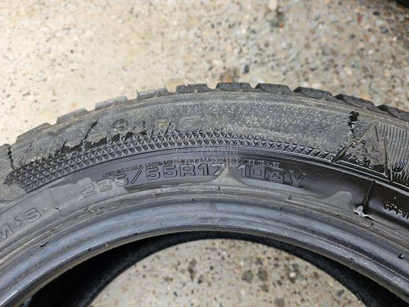 Goodyear 235/55 R17 Zimska