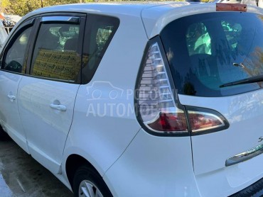 Polustranica leva bela DV369 za Renault Scenic od 2009. do 2016. god.