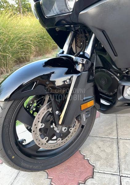 Honda GL 1800 Bagger gold wing