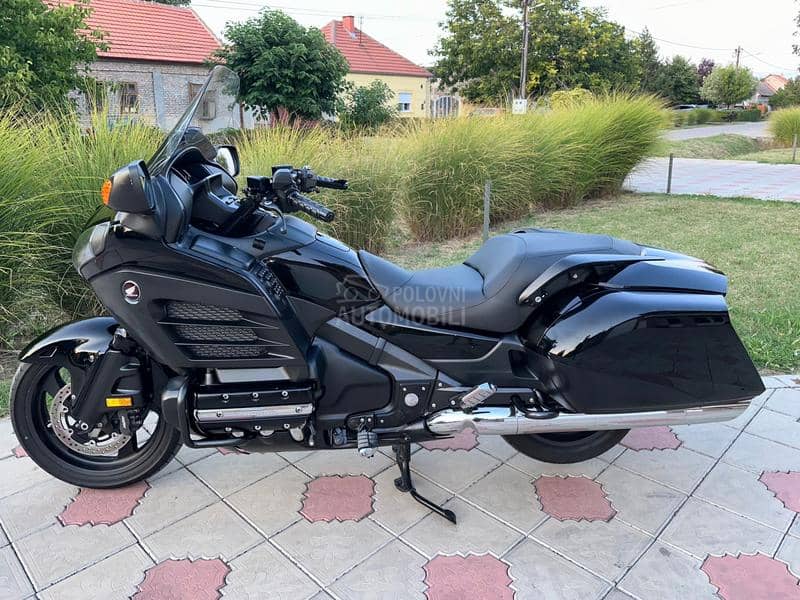 Honda GL 1800 Bagger gold wing