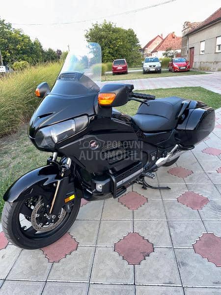 Honda GL 1800 Bagger gold wing