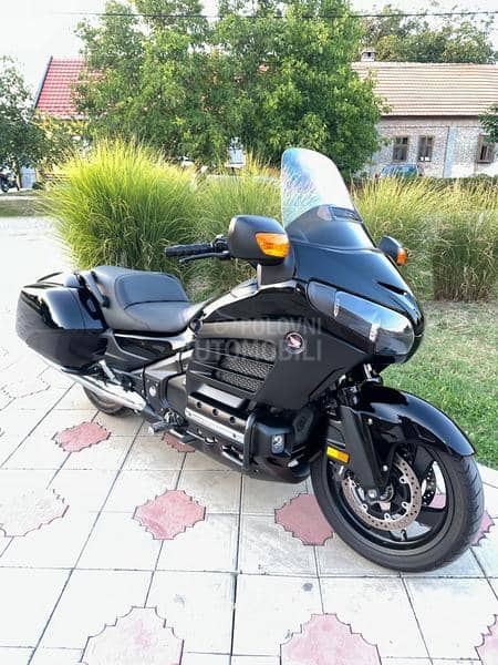 Honda GL 1800 Bagger gold wing