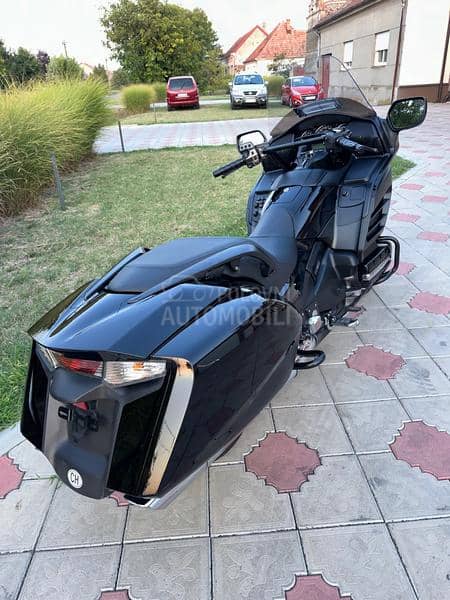 Honda GL 1800 Bagger gold wing