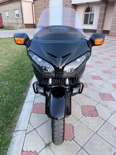 Honda GL 1800 Bagger gold wing