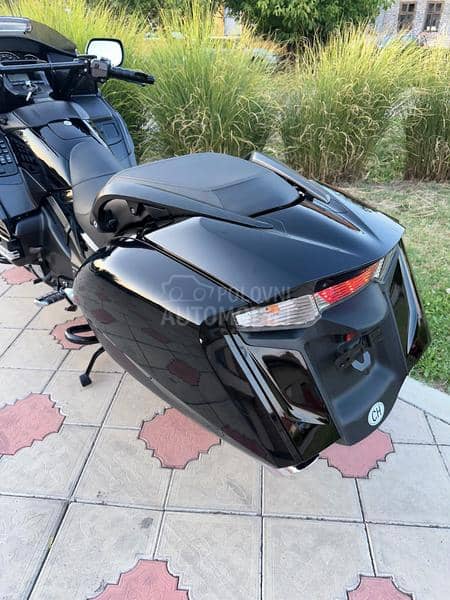 Honda GL 1800 Bagger gold wing