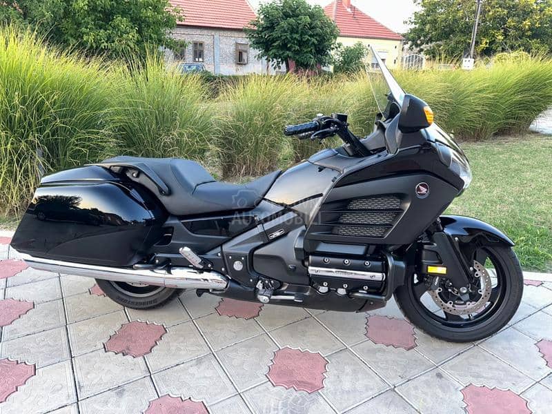 Honda GL 1800 Bagger gold wing