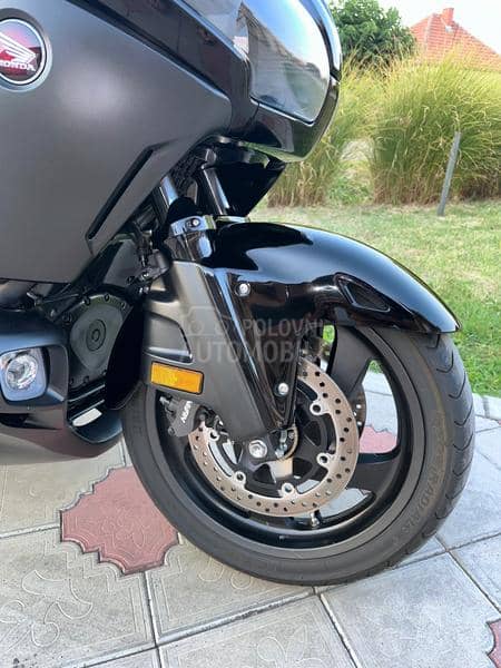 Honda GL 1800 Bagger gold wing