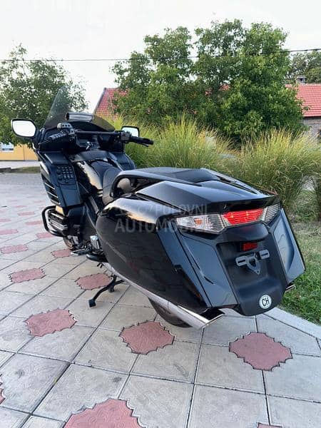 Honda GL 1800 Bagger gold wing