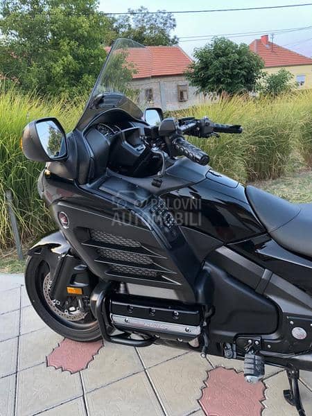 Honda GL 1800 Bagger gold wing