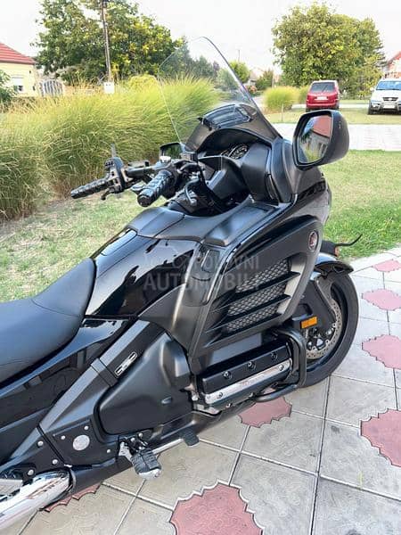 Honda GL 1800 Bagger gold wing